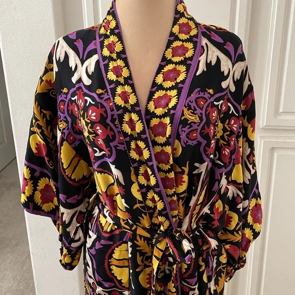 Haute Hippie Kimono Style Floral Robe - Picture 2 of 7